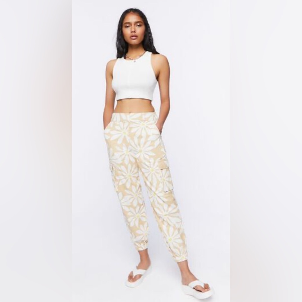 Daisy Print Cargo Ankle Joggers